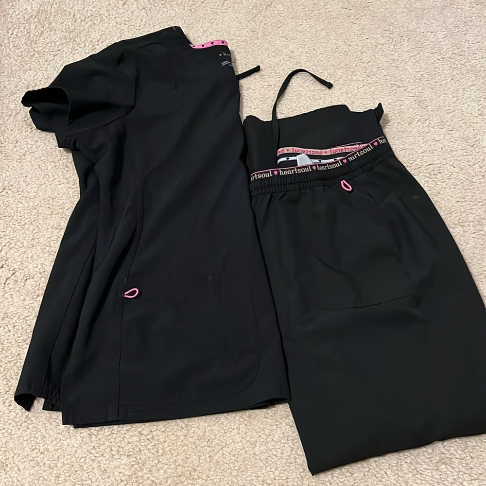 Heartsoul large scrub top and bottom